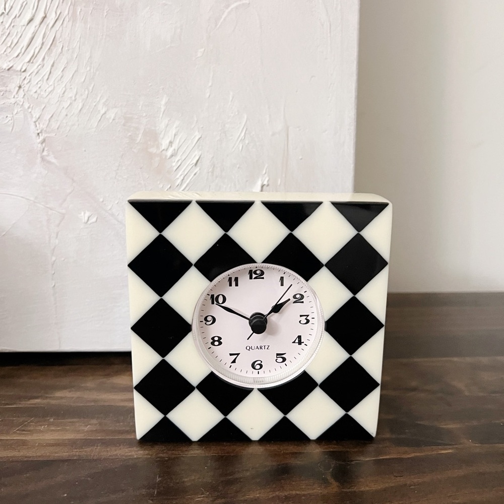 Vintage Checkerboard Clock Small Resin Square Table Clock